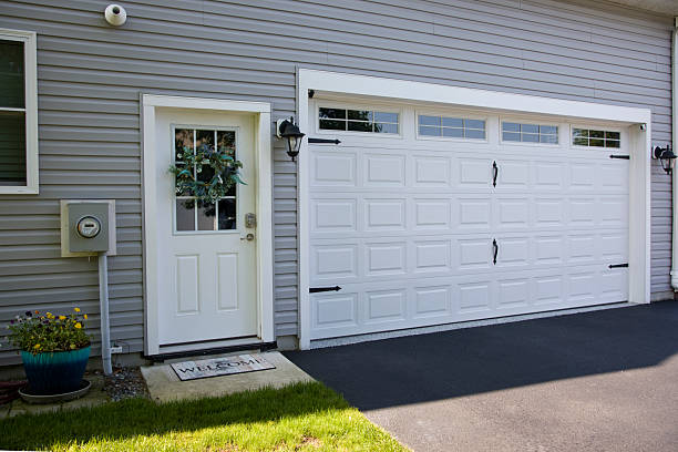 24/7 Emergency Garage Door Roller Replacement experts in Jasper, TN